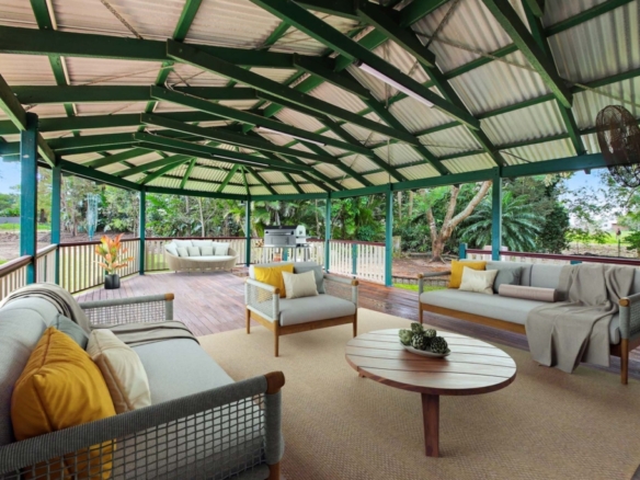 Unique Storybook Cottage – Horse Friendly 5017m2 Acreage + studio, pool and more
