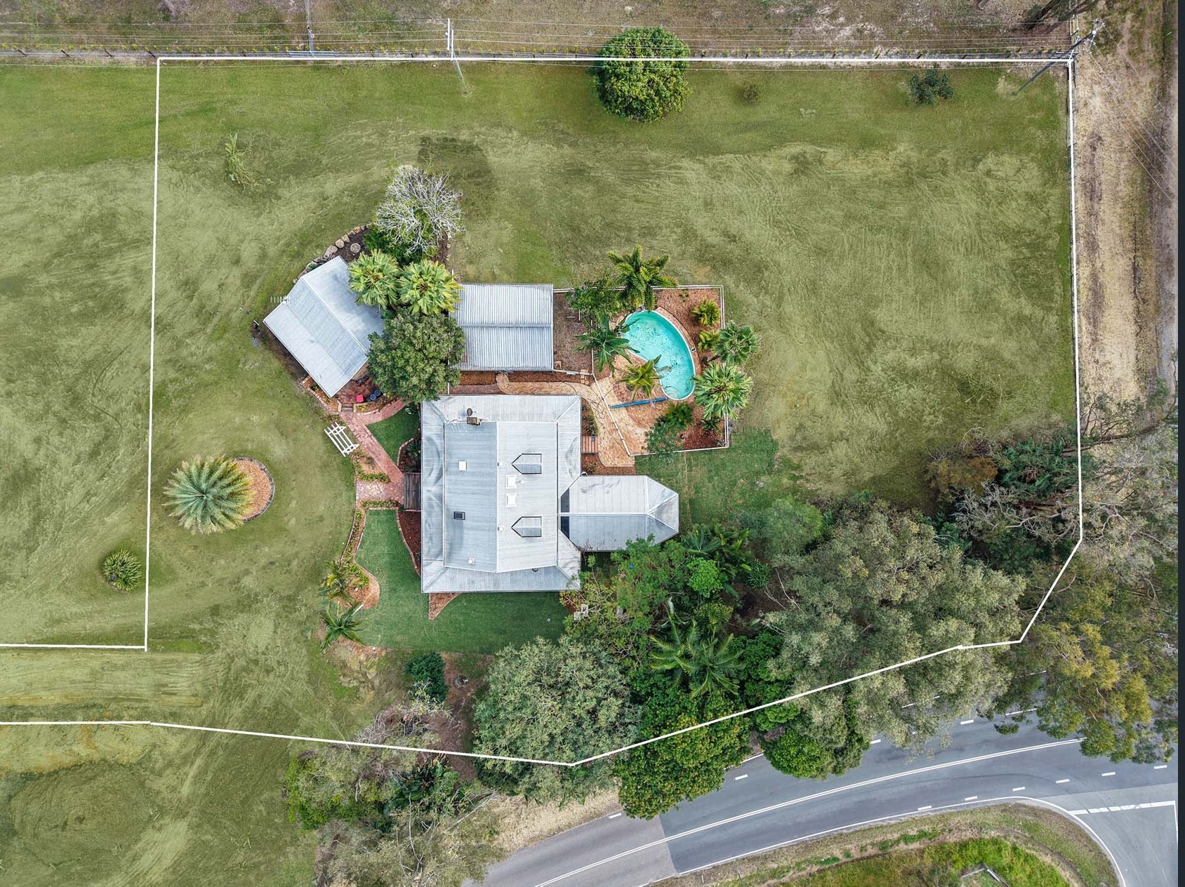 image (28) Unique Storybook Cottage – Horse Friendly 5017m2 Acreage + studio, pool and more