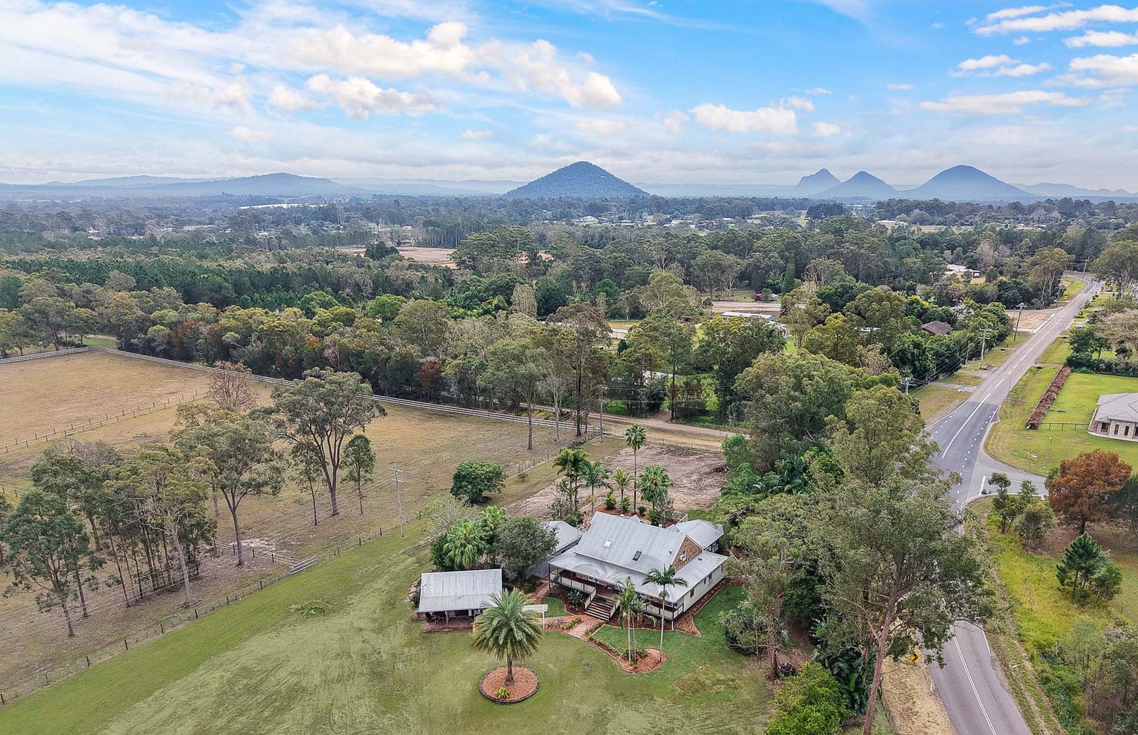 image (29) Unique Storybook Cottage – Horse Friendly 5017m2 Acreage + studio, pool and more