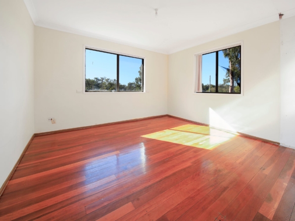 6 Bedroom Renovator’s Delight with Enormous Potential