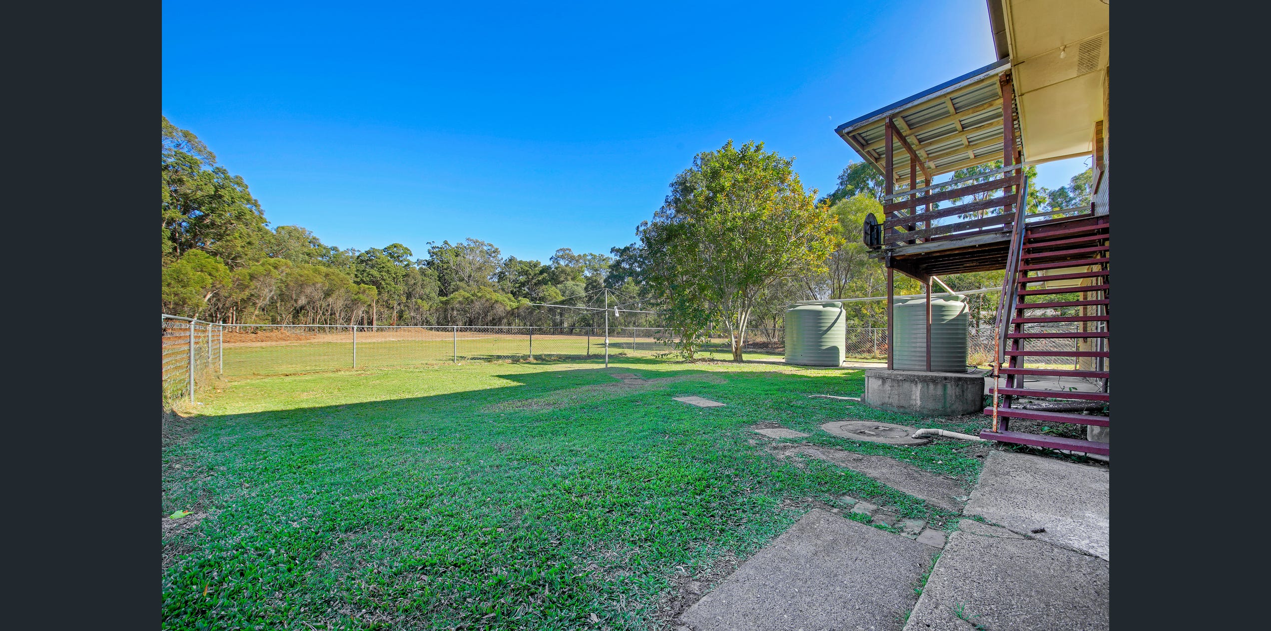 image13 6 Bedroom Renovator’s Delight with Enormous Potential
