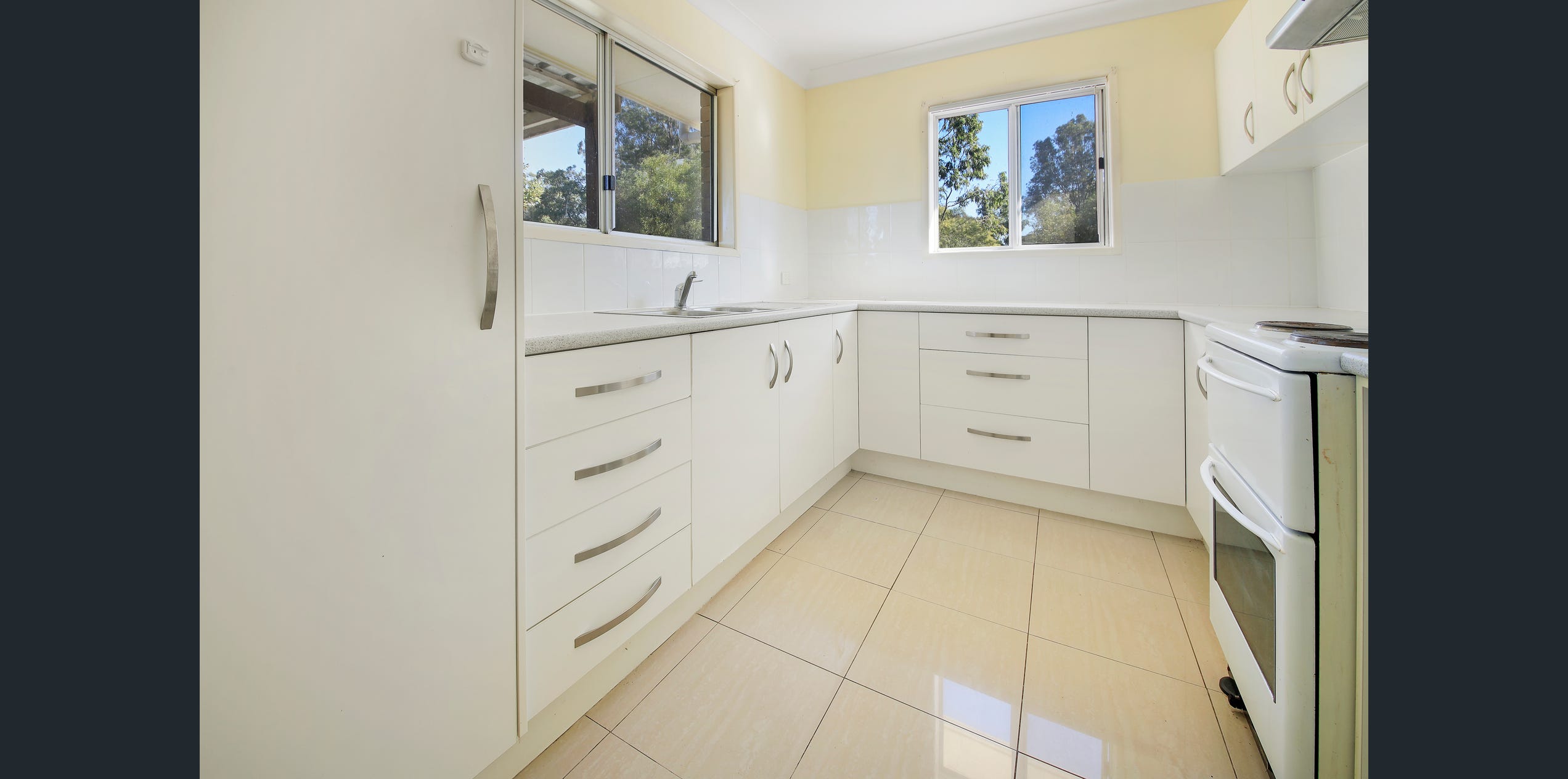 image2 6 Bedroom Renovator’s Delight with Enormous Potential
