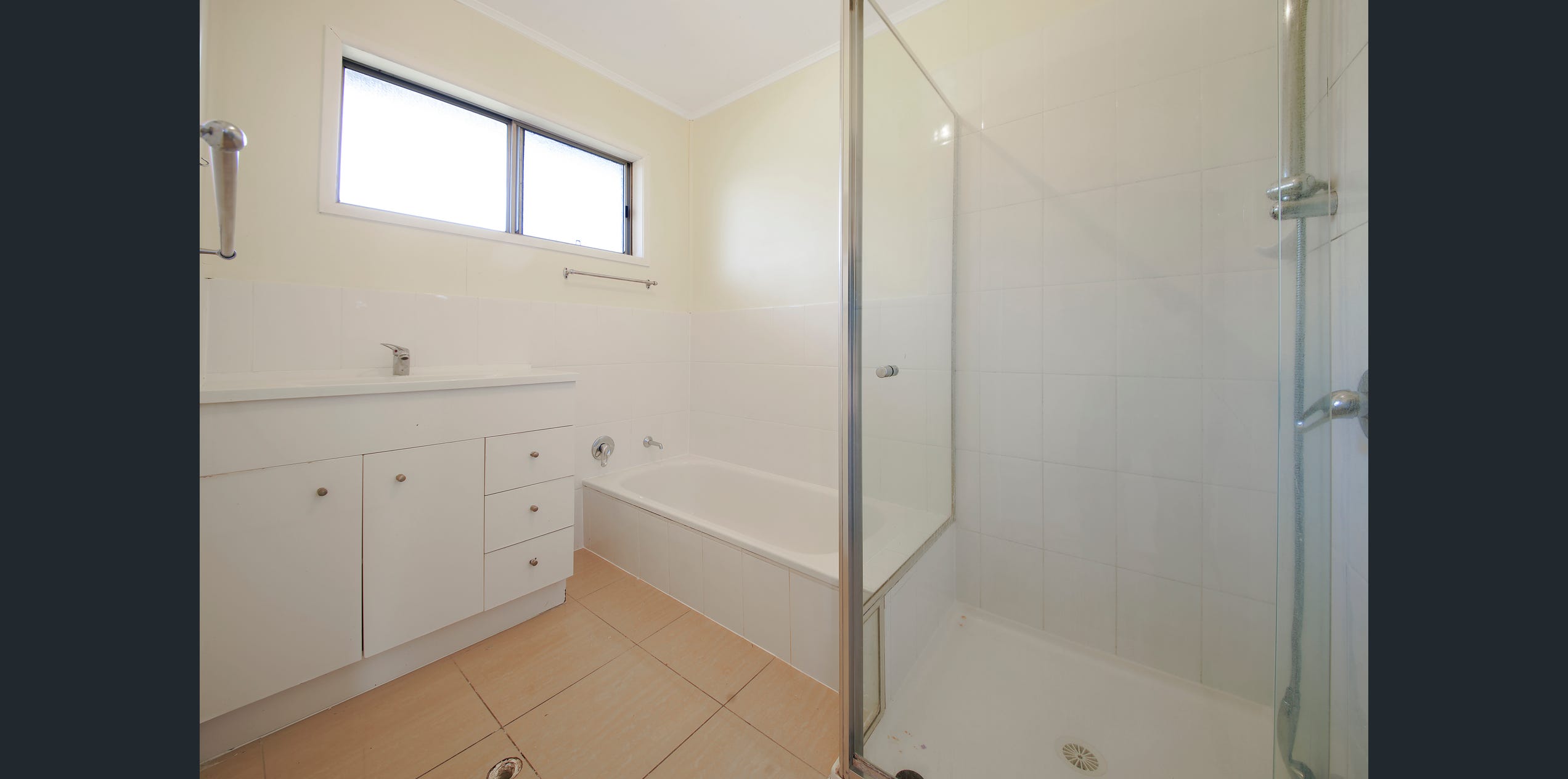 image3 6 Bedroom Renovator’s Delight with Enormous Potential