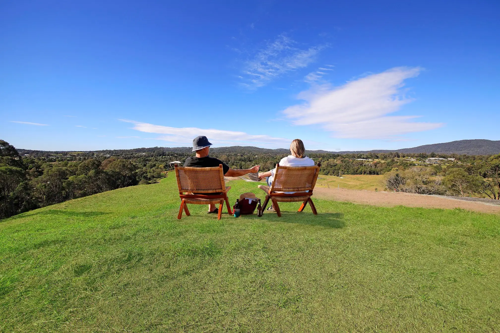 photo (1) Elevated 4000sqm lots with spectacular views.