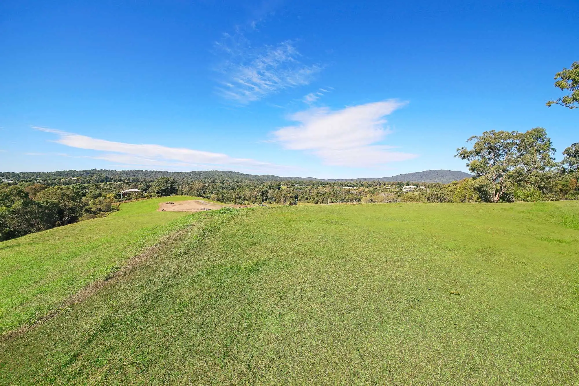 photo (14) Elevated 4000sqm lots with spectacular views.