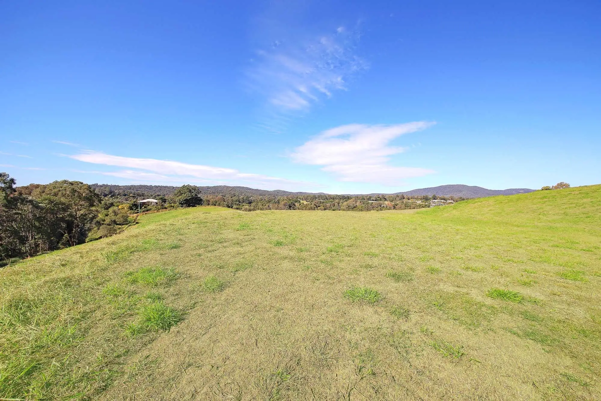 photo (19) Elevated 4000sqm lots with spectacular views.