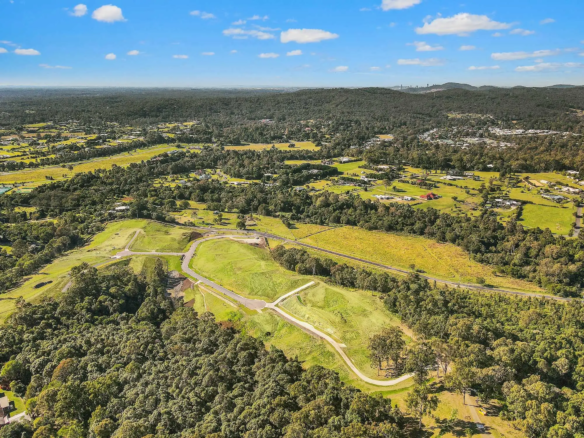 Elevated 4000sqm lots walking distance to Samford Village