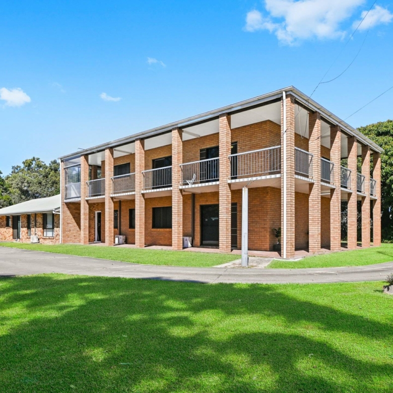 BRIGHTON’S FINEST – SPECTACULAR 1 ACRE – DUAL LIVING, POTENTIAL PLUS, SPECTACULAR 1 ACRE