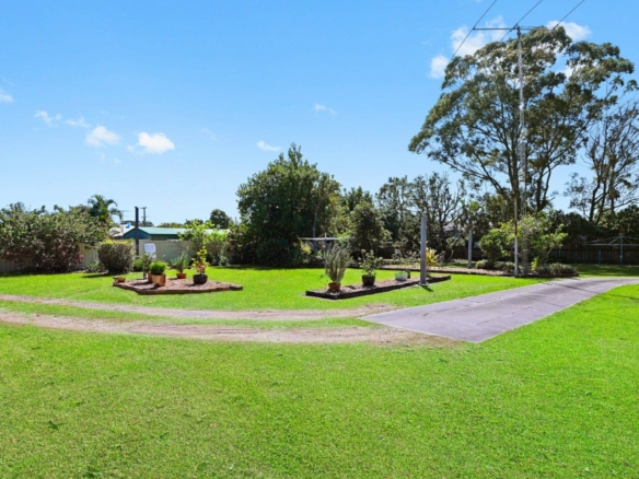 BRIGHTON’S FINEST – SPECTACULAR 1 ACRE – DUAL LIVING, POTENTIAL PLUS, SPECTACULAR 1 ACRE