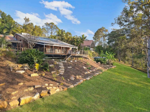 Family Home & Cottage with loft – Entertainers Haven overlooking reserve