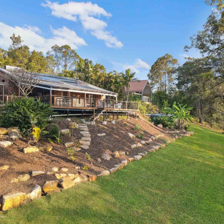 Family Home & Cottage with loft – Entertainers Haven overlooking reserve