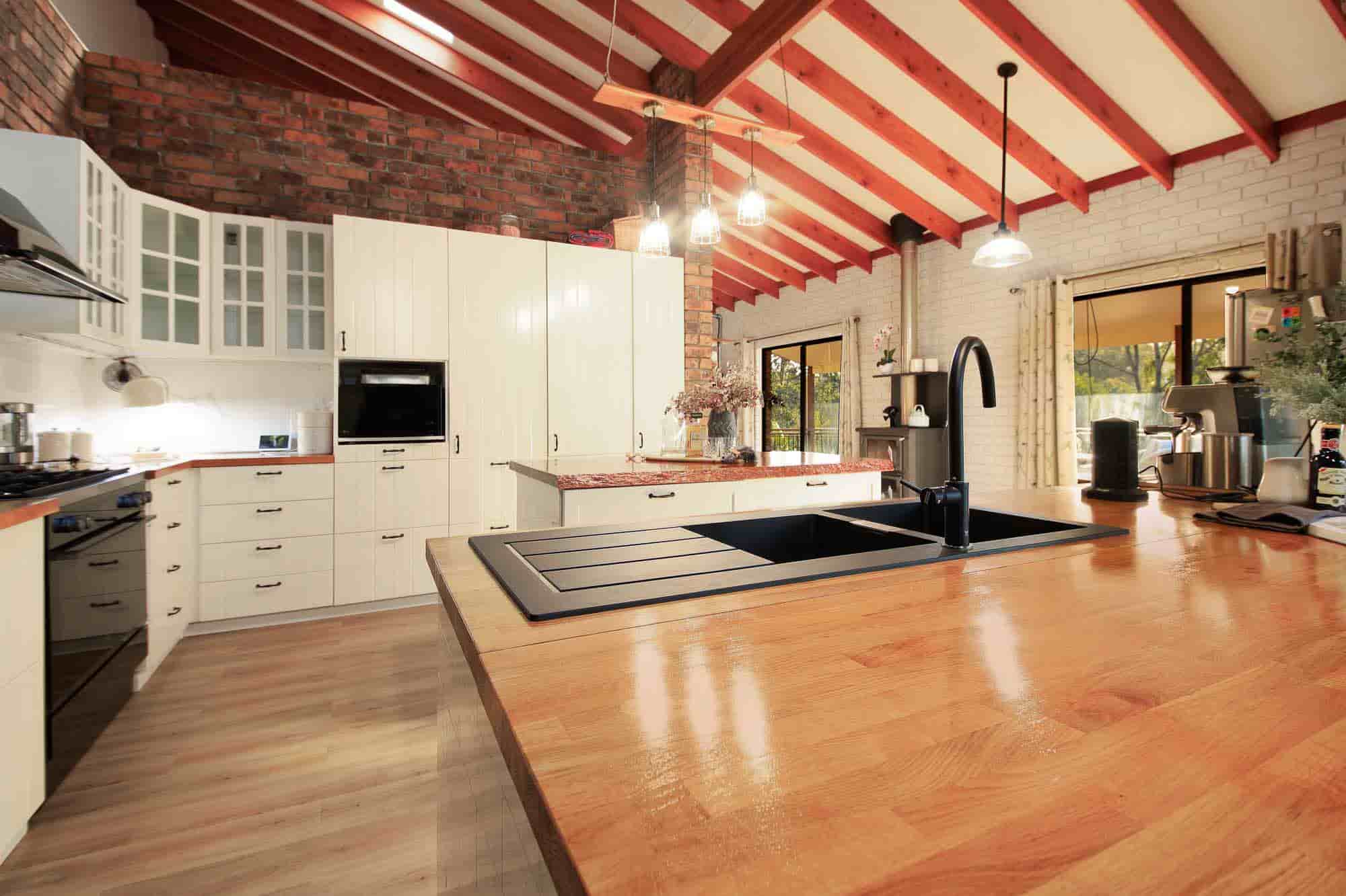 2 turbal (12) Family Home & Cottage with loft – Entertainers Haven overlooking reserve