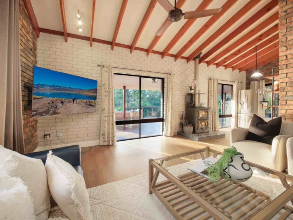 Family Home & Cottage with loft – Entertainers Haven overlooking reserve