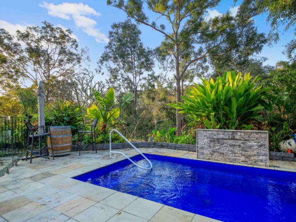 Family Home & Cottage with loft – Entertainers Haven overlooking reserve