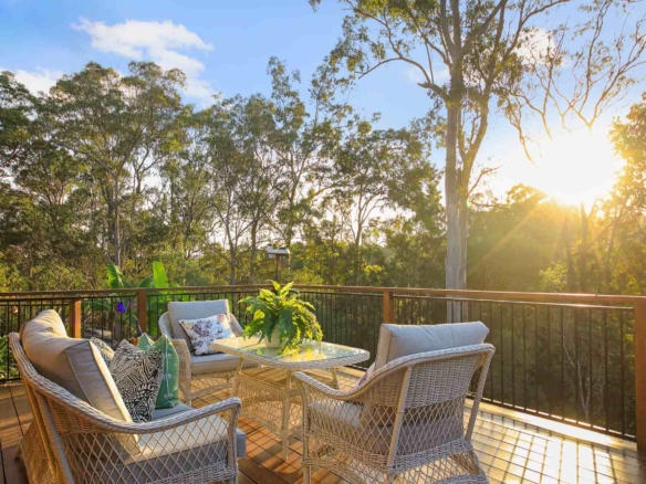 Family Home & Cottage with loft – Entertainers Haven overlooking reserve