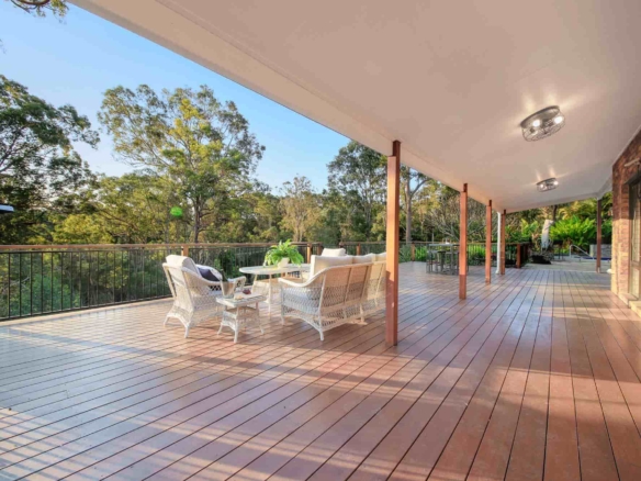 Family Home & Cottage with loft – Entertainers Haven overlooking reserve