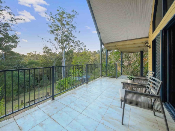 Family Home & Cottage with loft – Entertainers Haven overlooking reserve