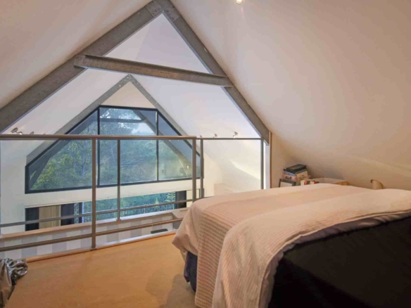 Family Home & Cottage with loft – Entertainers Haven overlooking reserve