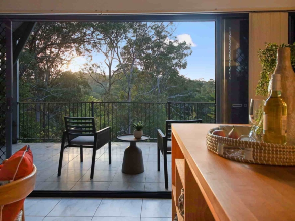 Family Home & Cottage with loft – Entertainers Haven overlooking reserve