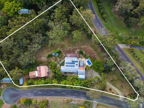 Family Home & Cottage with loft – Entertainers Haven overlooking reserve