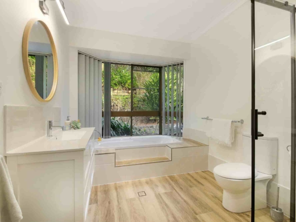 Family Home & Cottage with loft – Entertainers Haven overlooking reserve