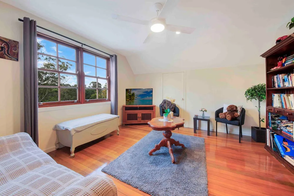 2019591880_17_1_241026_103146-w1000-h667 Rare and Expansive Family Home on Over 6 Acres – A Unique Opportunity with Future Subdivision Potential