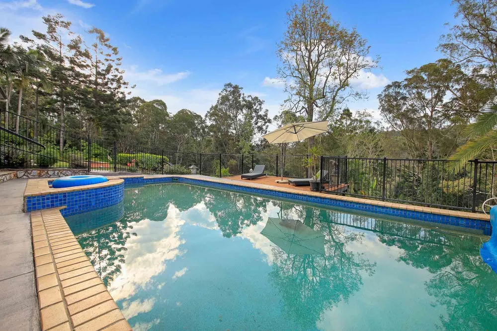 2019591880_1_1_241026_103146-w1000-h667 Rare and Expansive Family Home on Over 6 Acres – A Unique Opportunity with Future Subdivision Potential