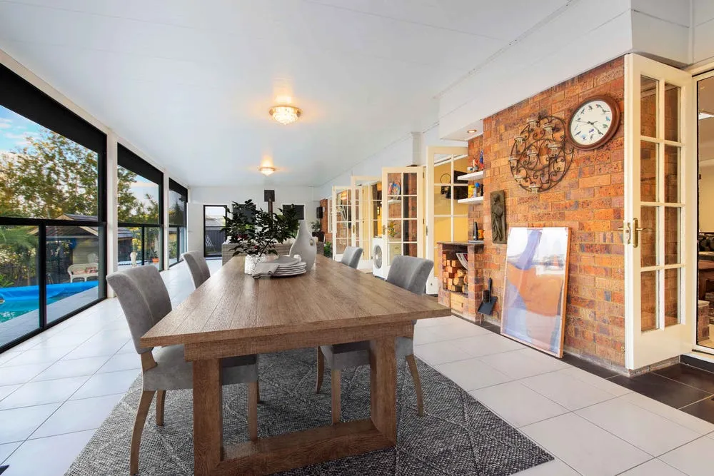 2019591880_31_1_241026_103146-w1000-h667 Rare and Expansive Family Home on Over 6 Acres – A Unique Opportunity with Future Subdivision Potential