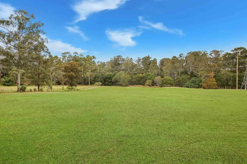 2019591880_4_1_241026_103146-w1000-h667 Rare and Expansive Family Home on Over 6 Acres – A Unique Opportunity with Future Subdivision Potential