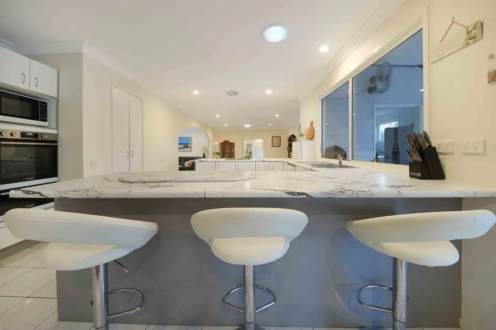 2019591880_9_1_241026_103146-w1000-h667 Rare and Expansive Family Home on Over 6 Acres – A Unique Opportunity with Future Subdivision Potential