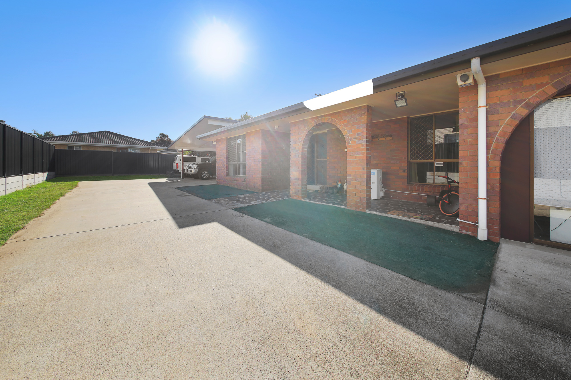 3-5 elmwood (22) Large Family Home | 1020m2 Block | Walk to Genesis College, Shops and room for the tradies