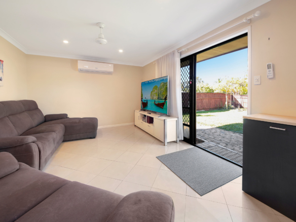 Large Family Home | 1020m2 Block | Walk to Genesis College, Shops and room for the tradies