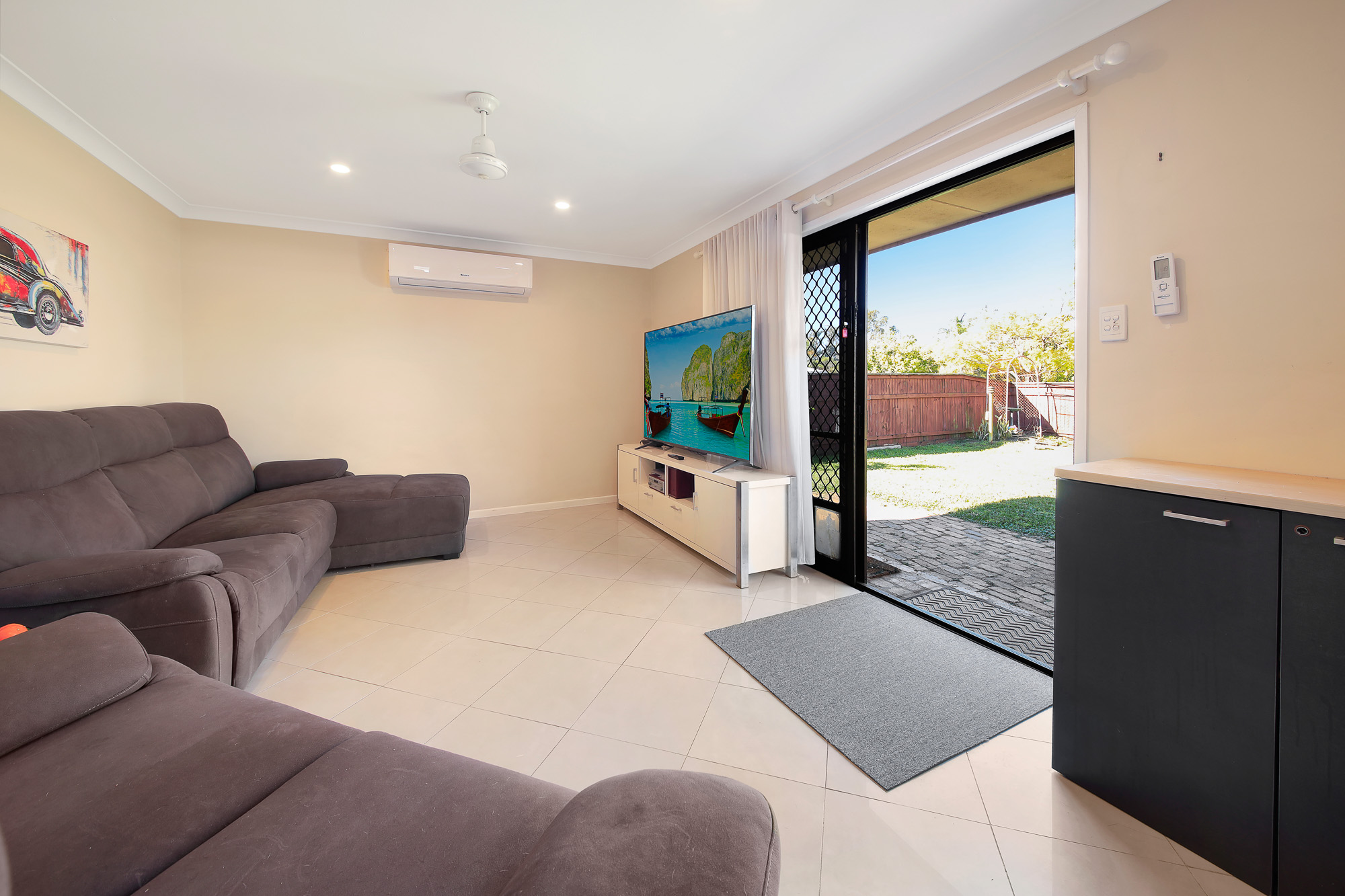 3-5 elmwood (3) Large Family Home | 1020m2 Block | Walk to Genesis College, Shops and room for the tradies