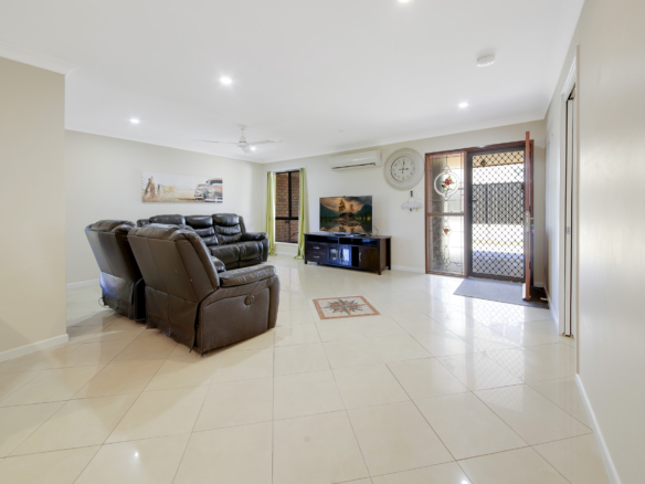 Large Family Home | 1020m2 Block | Walk to Genesis College, Shops and room for the tradies