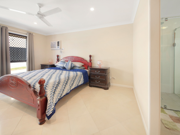 Large Family Home | 1020m2 Block | Walk to Genesis College, Shops and room for the tradies