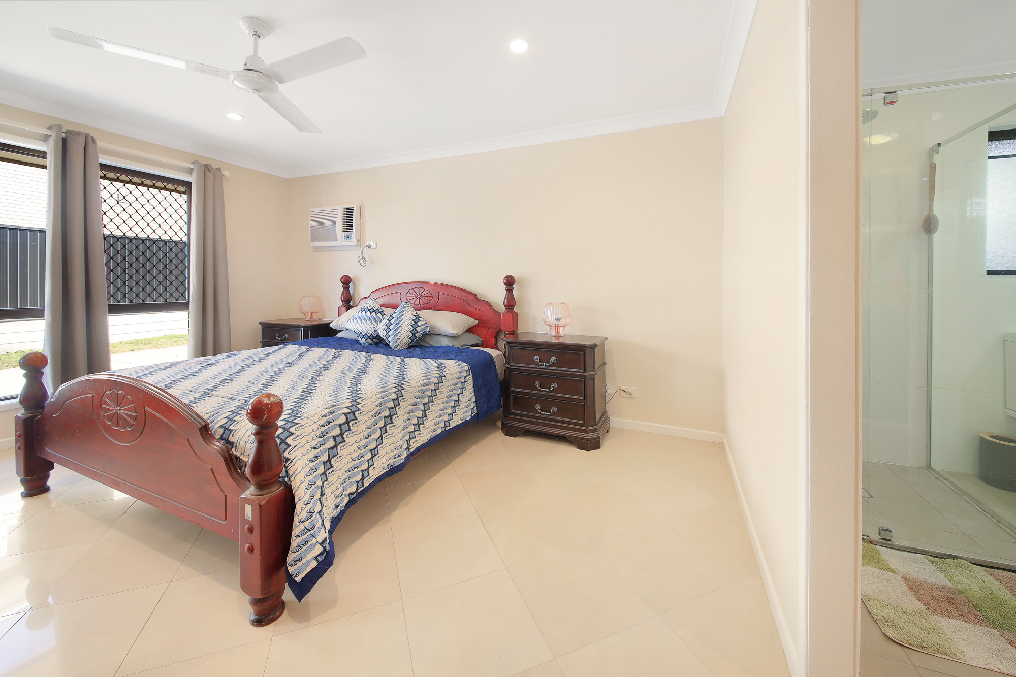 3-5 elmwood (5) Large Family Home | 1020m2 Block | Walk to Genesis College, Shops and room for the tradies
