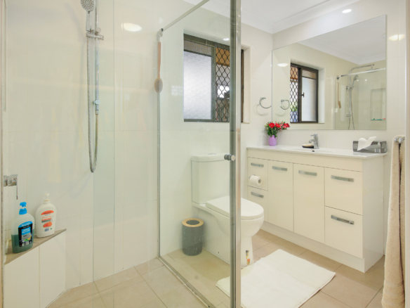 Large Family Home | 1020m2 Block | Walk to Genesis College, Shops and room for the tradies