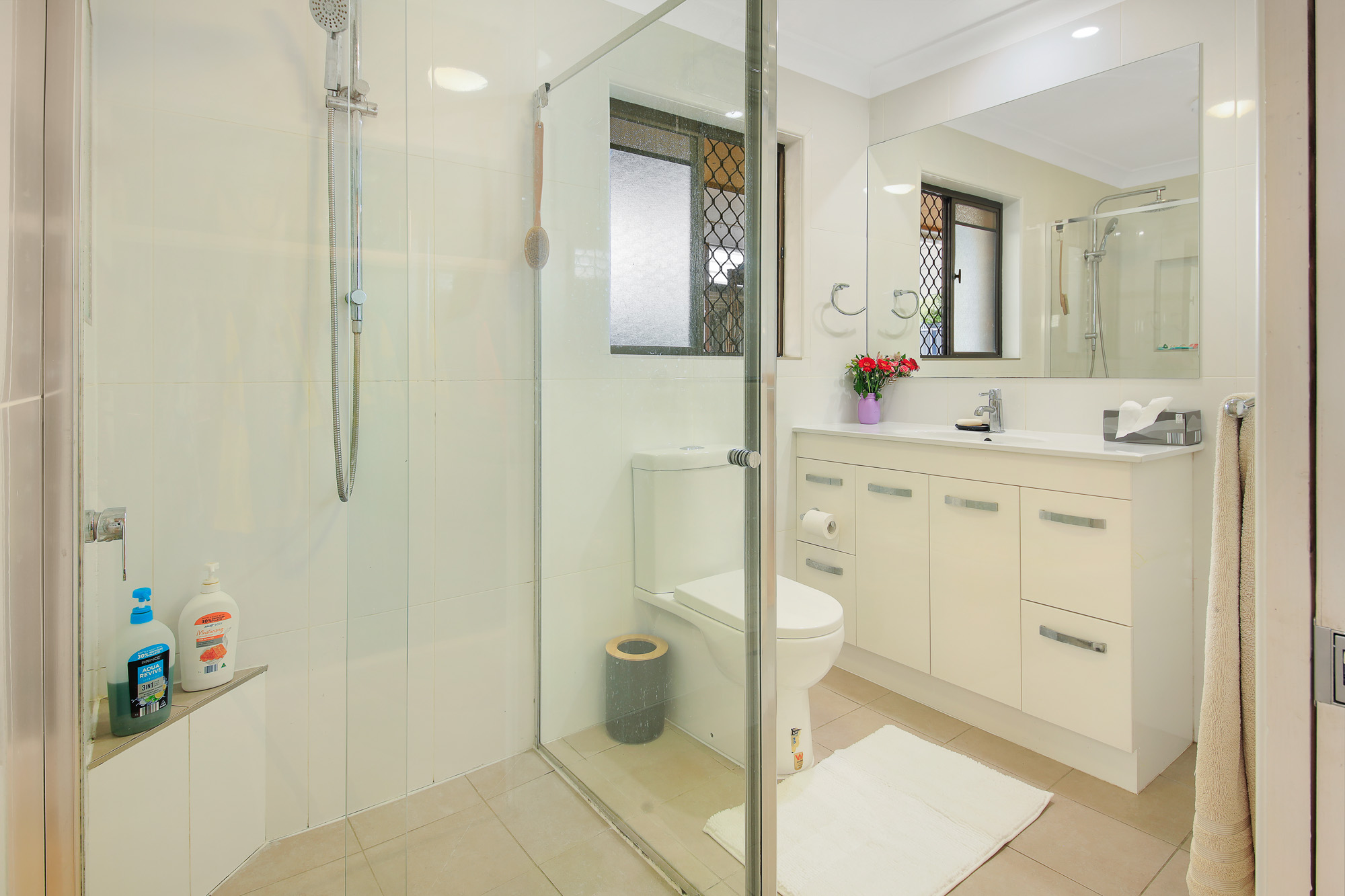 3-5 elmwood (6) Large Family Home | 1020m2 Block | Walk to Genesis College, Shops and room for the tradies