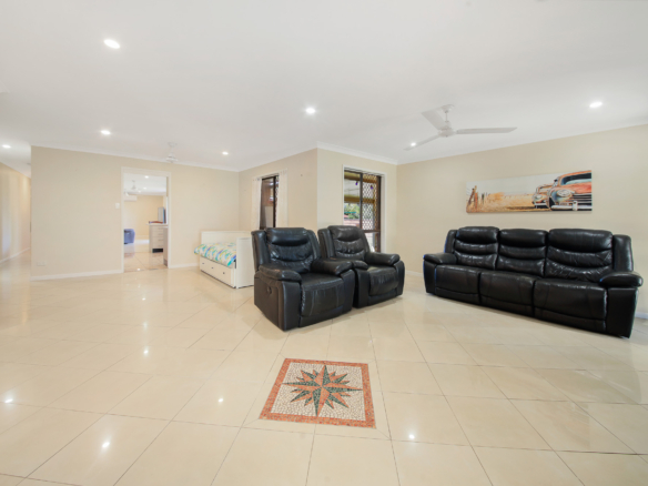 Large Family Home | 1020m2 Block | Walk to Genesis College, Shops and room for the tradies