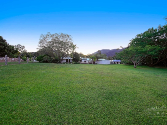 Acreage Resort Living