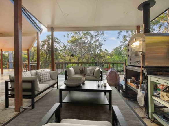 Family Home & Cottage with loft – Entertainers Haven overlooking reserve