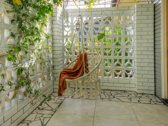 802m2 Renovated Entertainer