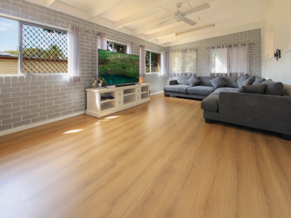 802m2 Renovated Entertainer