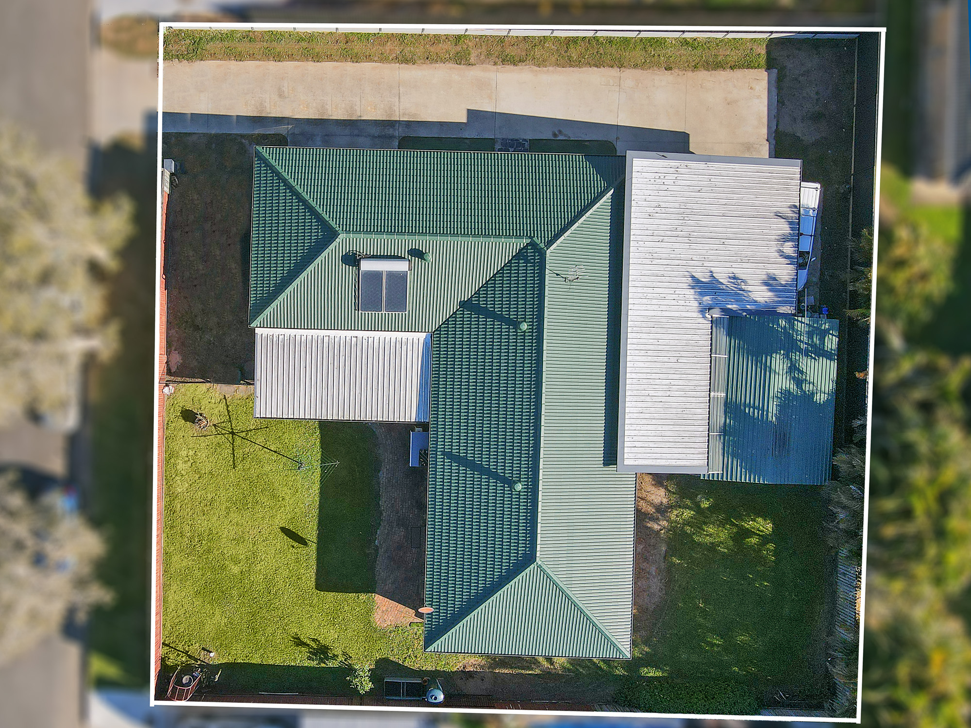 default Large Family Home | 1020m2 Block | Walk to Genesis College, Shops and room for the tradies